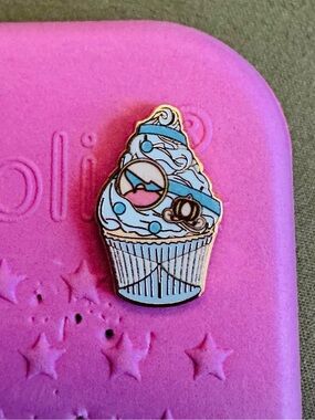 LE 100 PALM Micro Disney Princess Cupcake Chaser Pin - Cinderella